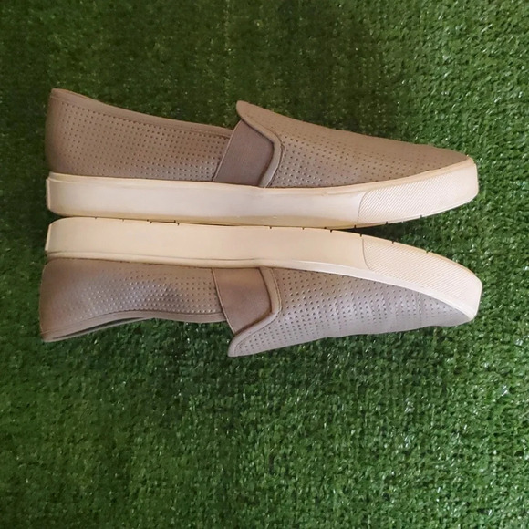 VINCE Perforated Blair Sneaker Slip on, Taupe Elastic Stretch Sides for Comfort - Picture 7 of 11